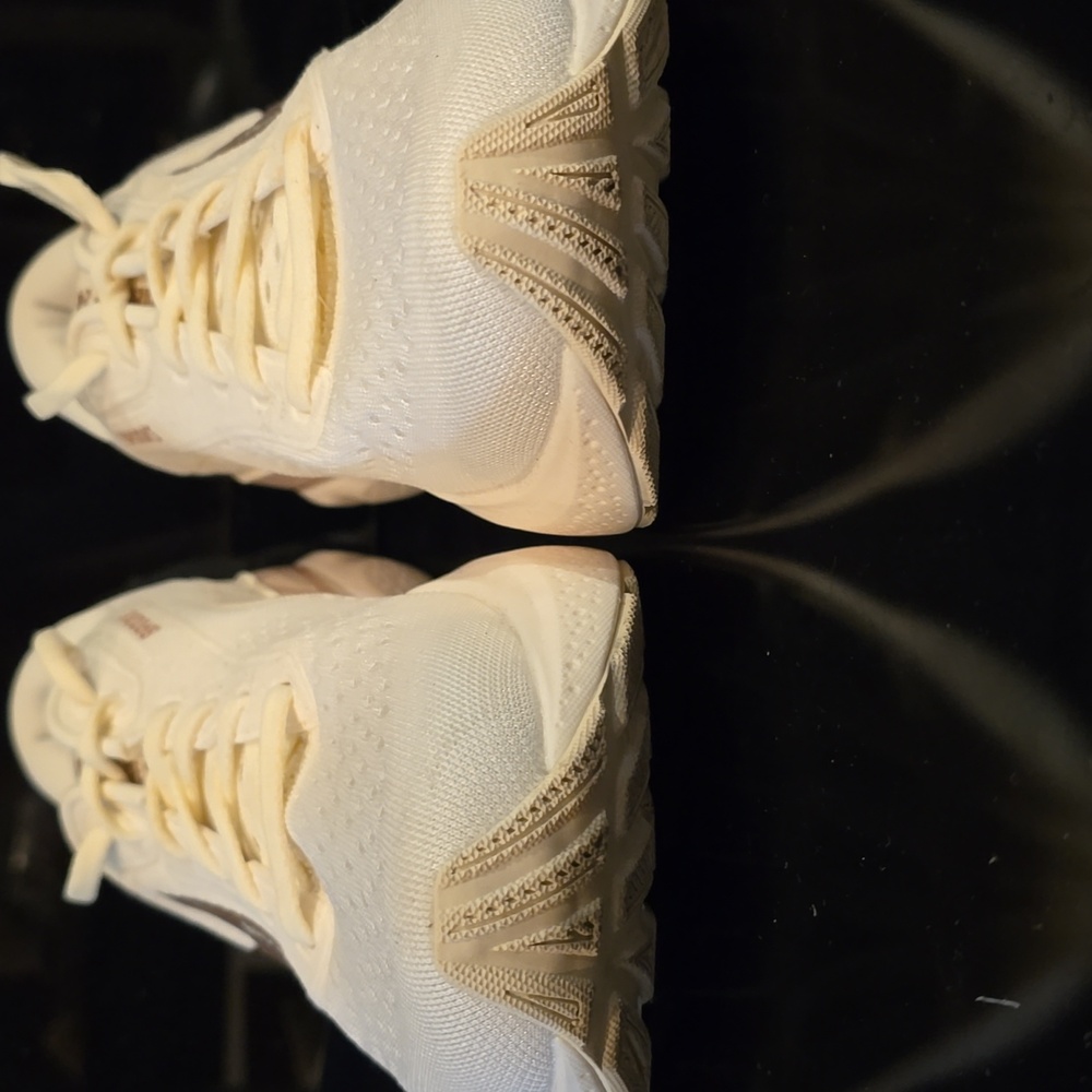 Brooks Adrenaline GTS 24 - Picture 10 of 12